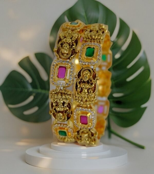 Gold Bangle B10023
