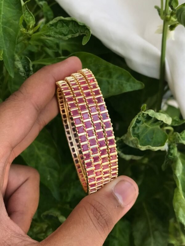 Gold Bangle B10040