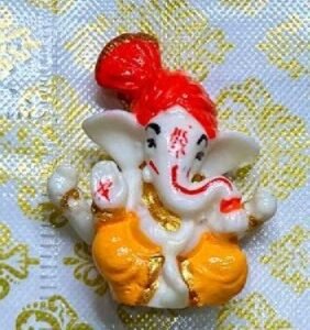 White Ganesha RG10020